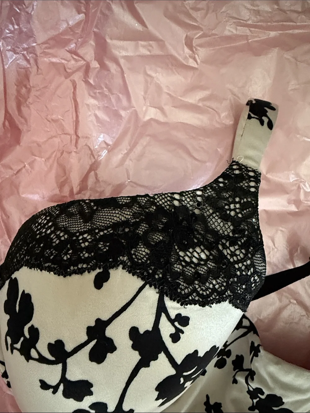 Victoria’s Secret Black and White Floral Lace Trim Bra 36C - Picture 4 of 6